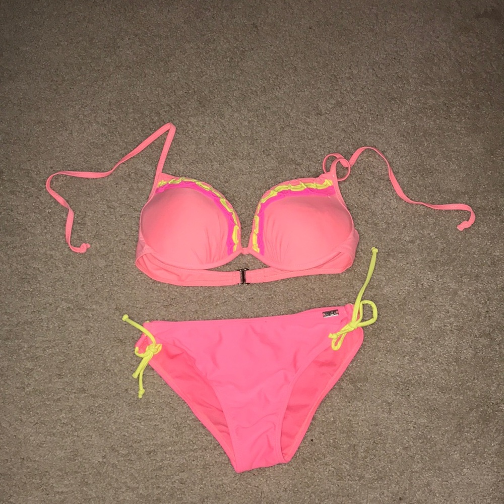 never worn pink bikini